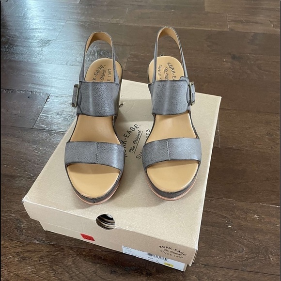 Kork-Ease Gray Sandals - Picture 5 of 14